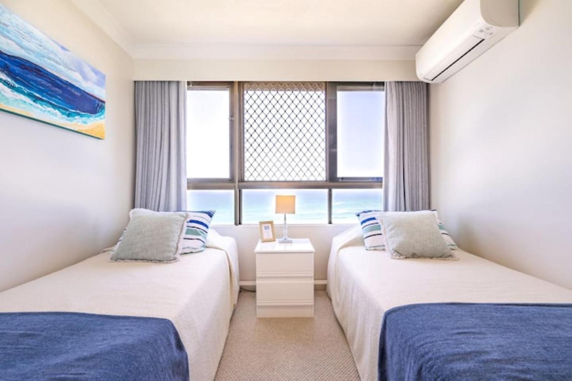 Ocean Front Escape On Palm Apartment *